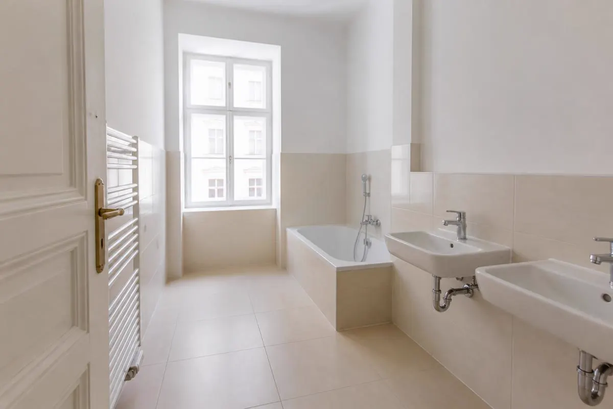 reinigungsdienst-wien.at – Übergabefertiges Badezimmer nach der Umzugsreinigung in Wien, Donaustadt, Mödling und Niederösterreich